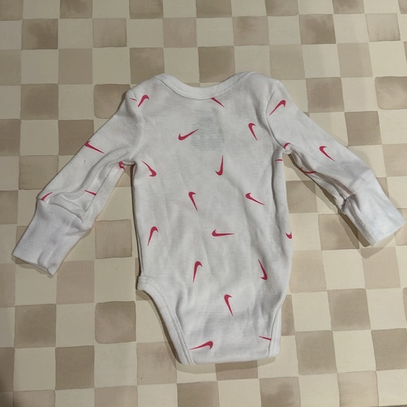 Nike Baby Girl Long Sleeve Bodysuit Onesie Bundle of 3 - Picture 10 of 10